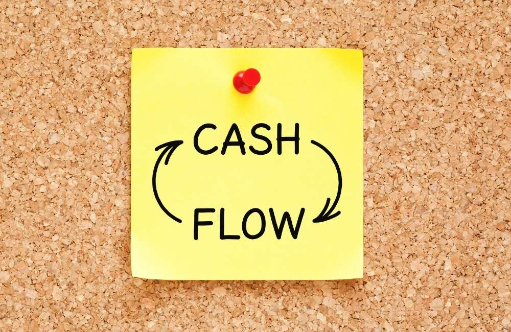 cash flow business concept on sticky note